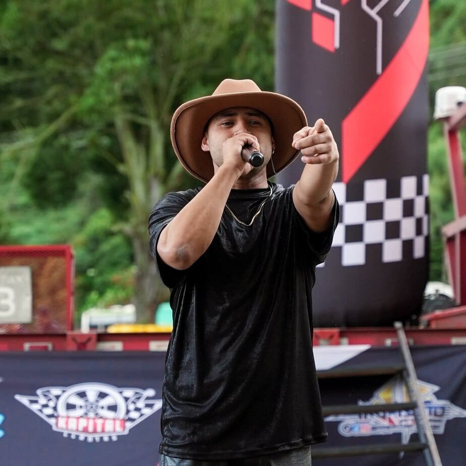 Jr caballero cantante colombiano Campeonato el rugido de la manada en Bogota