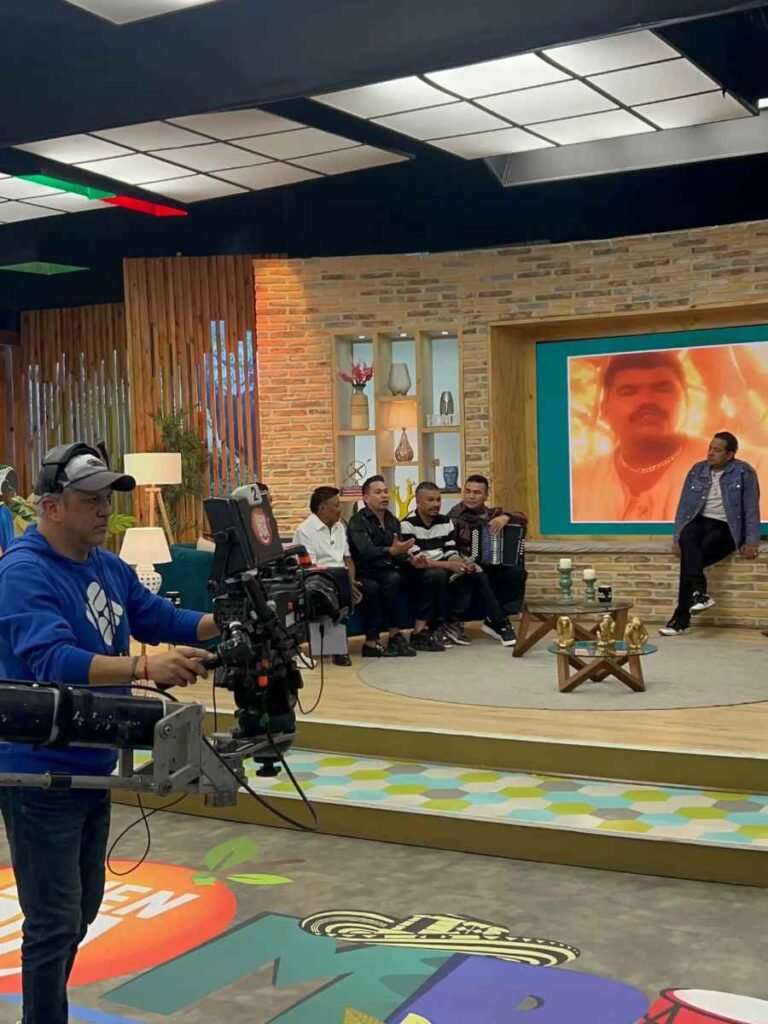 Silvio Brito Gira de Medios por Bogotá en el canal RCN con equipo de la Manada Records y Andrea Rubiano Agente de Artistas