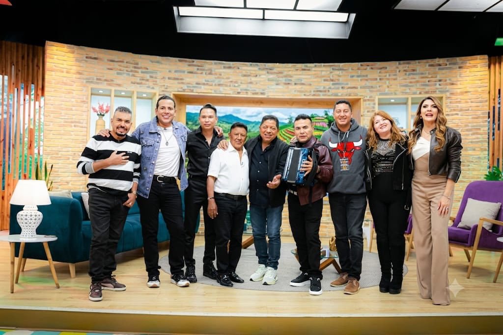 Silvio Brito Gira de Medios por Bogotá en el canal RCN y Canal trece con equipo de la Manada Records y Andrea Rubiano Agente de Artistas
